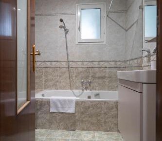 Apartment with Lake View