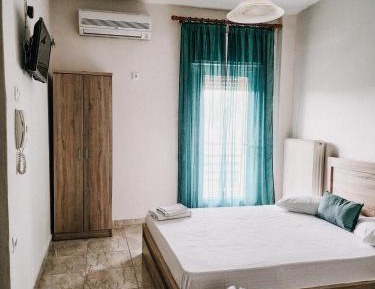 Basic Triple Room with Shared Bathroom