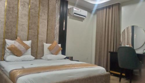 Superior King Suite