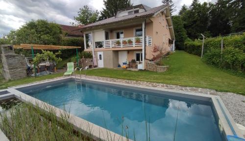 One-Bedroom Apartment with Pool View