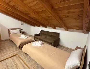 Two-Bedroom Apartment with Mountain View