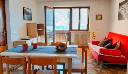 Two-Bedroom Apartment with Lake View