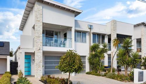Four-Bedroom Holiday Home