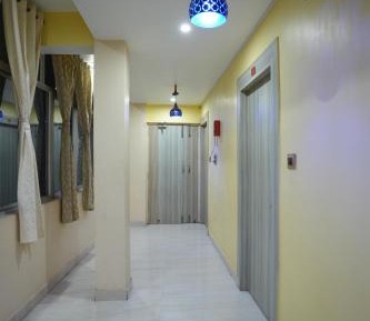 Deluxe Room (2 Adults + 1 Child)