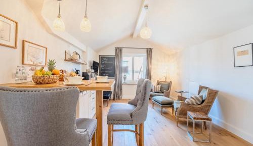 Superior One-Bedroom Apartment with Balcony