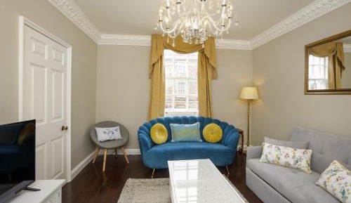 Three-Bedroom Deluxe Apartment