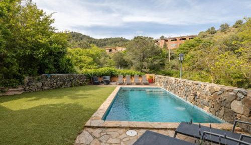 Villa with Garden View