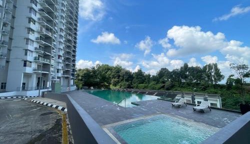 Three-Bedroom Apartment with Balcony