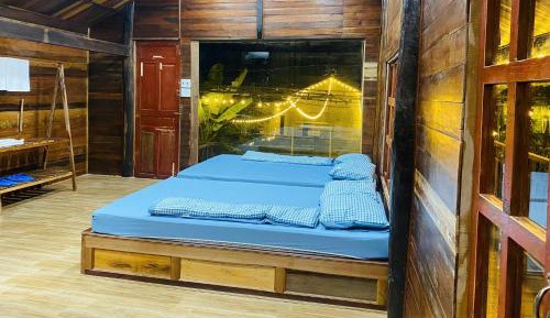 Family Room with Garden View