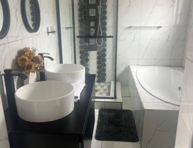 King Room with Spa Bath