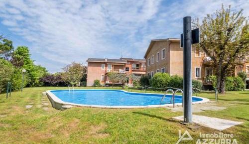 Apartment with Pool View 