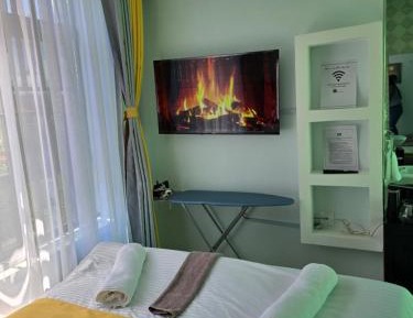 King Studio with Sofa Bed