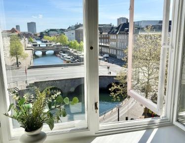 Four-Bedroom Deluxe Apartment