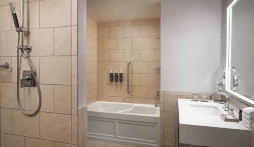 Club lounge access, 1 Bedroom Suite