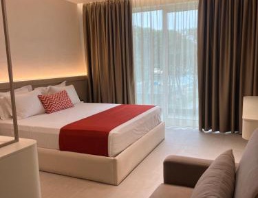 Deluxe Double Room with Balcony and Sea View