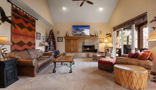 Four-Bedroom Holiday Home