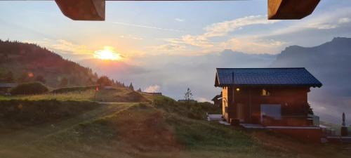 Apartment with Mountain View