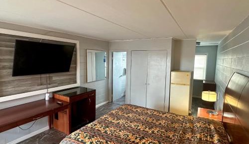 King Bed with Kitchenette Non-Smoking
