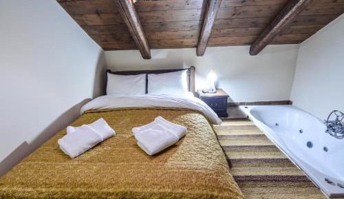 Deluxe Suite with Spa Bath