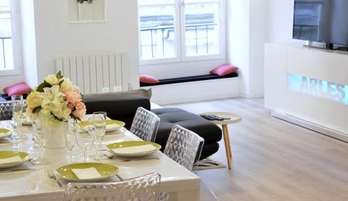 Deluxe Apartment