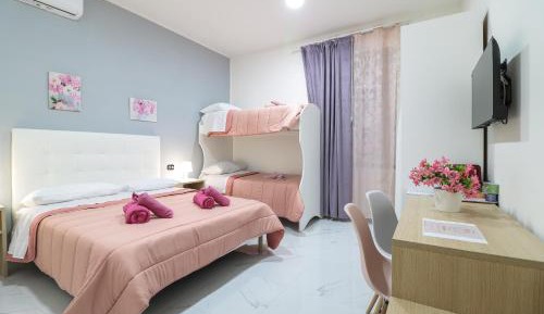 Quadruple Room with Private Bathroom