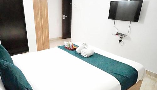 Deluxe Double Room (2 Adults + 1 Child)