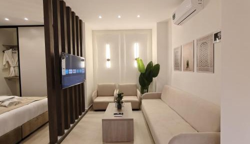 Deluxe Room (2 Adults + 1 Child)