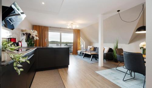 Apartment with Lake View