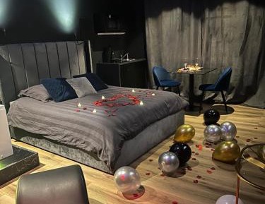 Studio with Spa Bath
