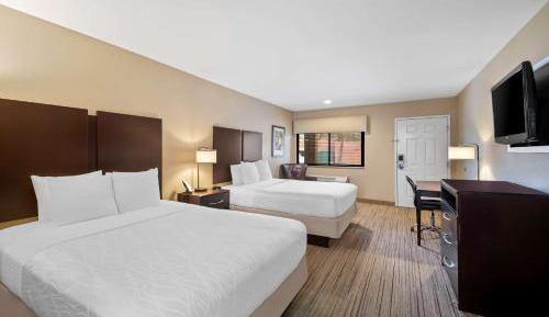 Queen Room with Two Queen Beds - Non Smoking