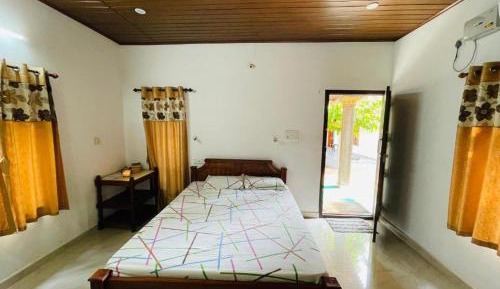 Deluxe Double Room (2 Adults + 1 Child)