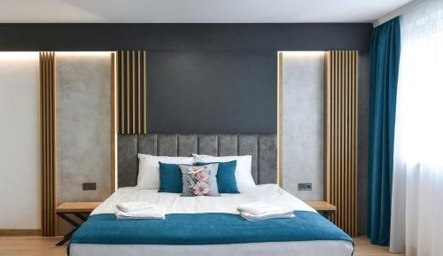 Deluxe Room (2 Adults + 1 Child)