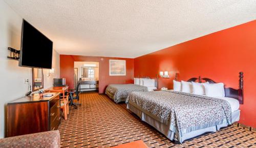 2 King Beds with Sofa Bed Non - Smoking