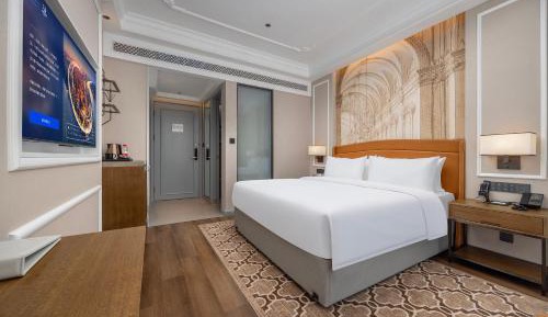 Deluxe Queen Room