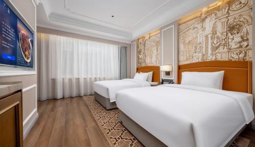 Deluxe Double Room (2 Adults + 1 Child)