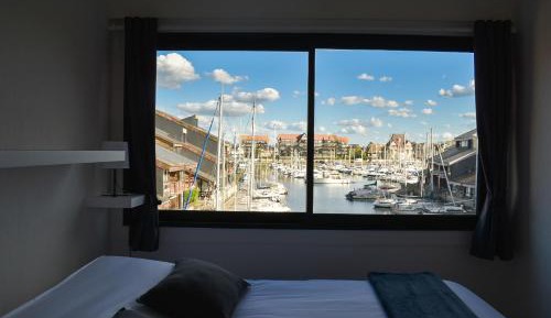 One-Bedroom Apartment with View