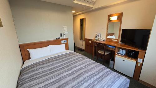 Semi Double Room - Non-Smoking 