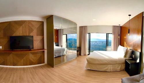 Apartment with Mountain View