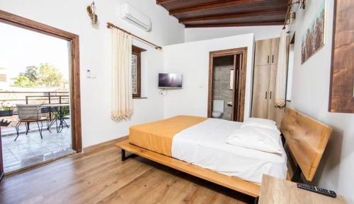 Double Room with Private Bathroom