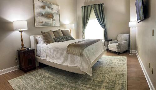 Deluxe Queen Suite
