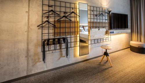 Moxy Superior Sleeper, Guest room, 1 Queen, City view