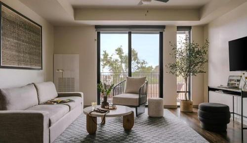 One-Bedroom Superior King Apartment with Sofa Bed and Balcony