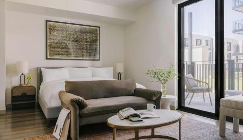 King Studio Apartment with Balcony
