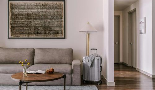 Two-Bedroom Apartment with Two Queen Beds, Sofa Bed, Adapted Tub and Balcony - Mobility Accessible