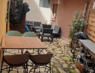 Superior One-Bedroom Apartment