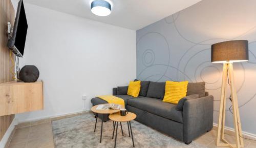 Superior One-Bedroom Apartment