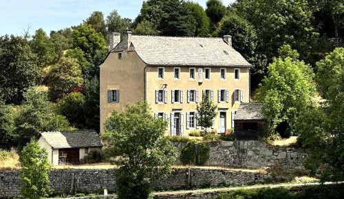 Seven-Bedroom House