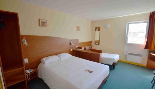 Triple Room (1 double bed and 1 simple bed)