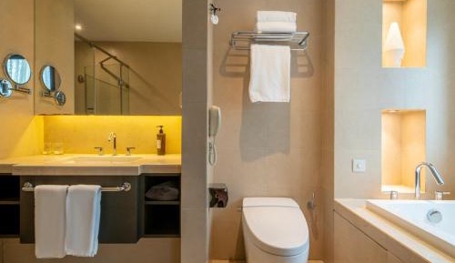 King Room with Spa Bath