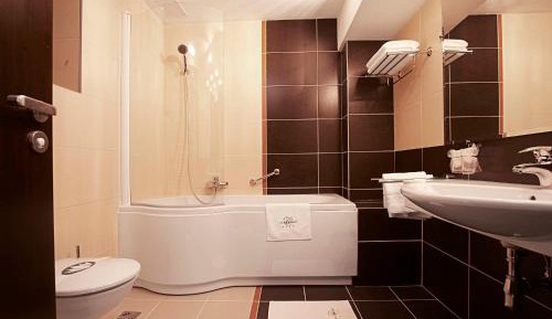 Standard Twin Room with Spa Access 